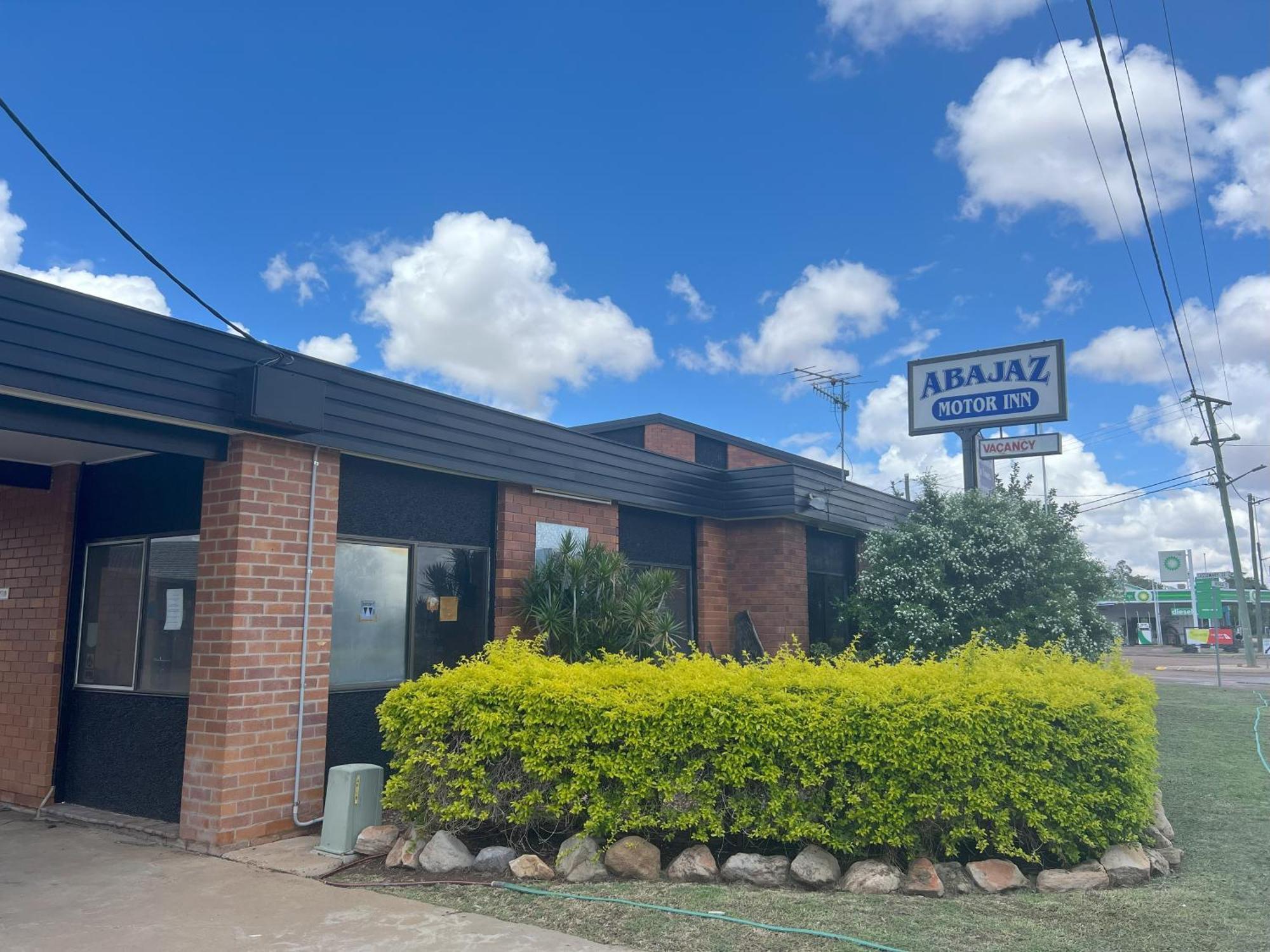 Abajaz Motel-Central-King Bed-Shaded Parking Longreach Exterior photo